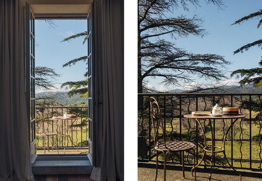 Balcon d'une chambre au Domaine Le Mouflon d'Or, hôtel 5 étoiles à Zonza en Corse